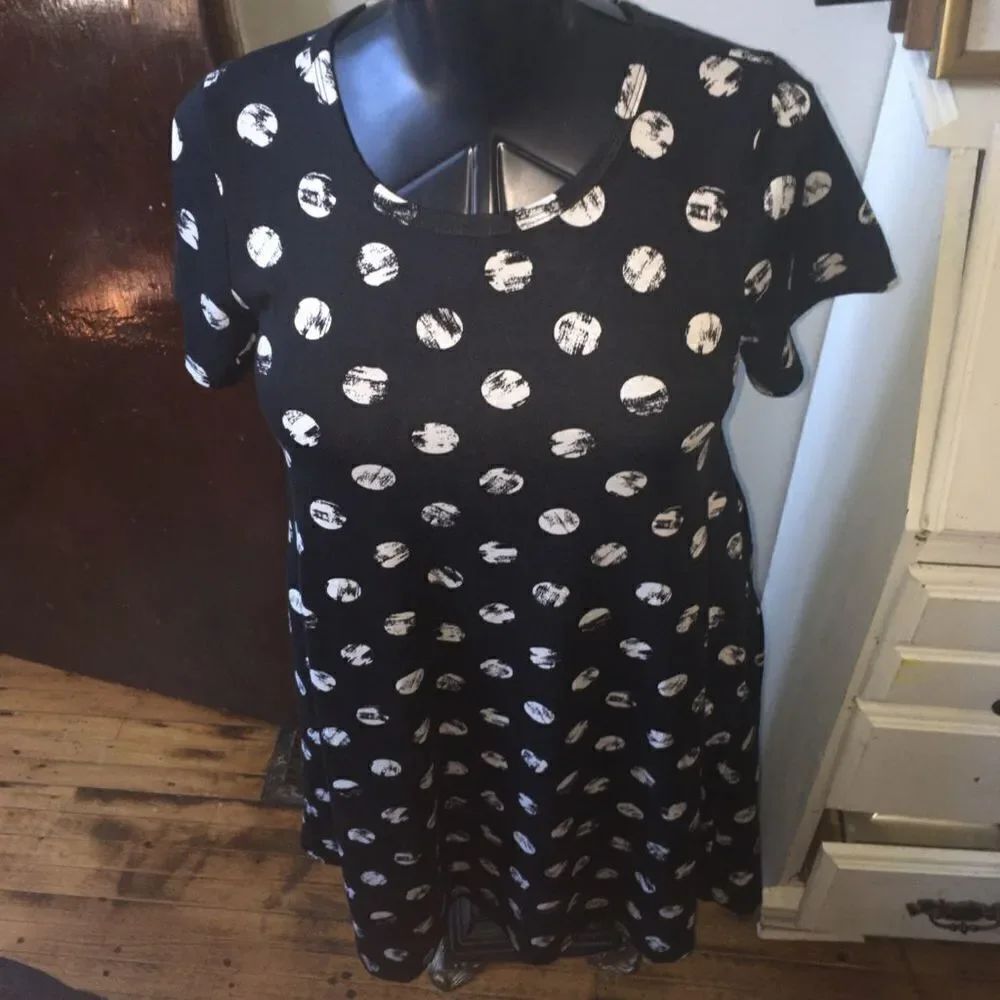 Lularoe black and white polka dot XS knit high low Carly swing dress